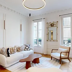 358 Madeleine - Superbe A , Paris France